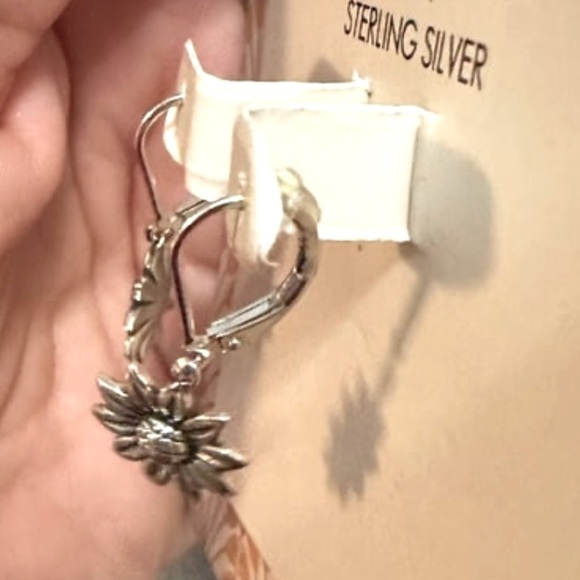 ISABELLA M STERLING SILVER SUNFLOWER DAISY LEVERBACK DANGLE EARRINGS - Picture 2 of 2
